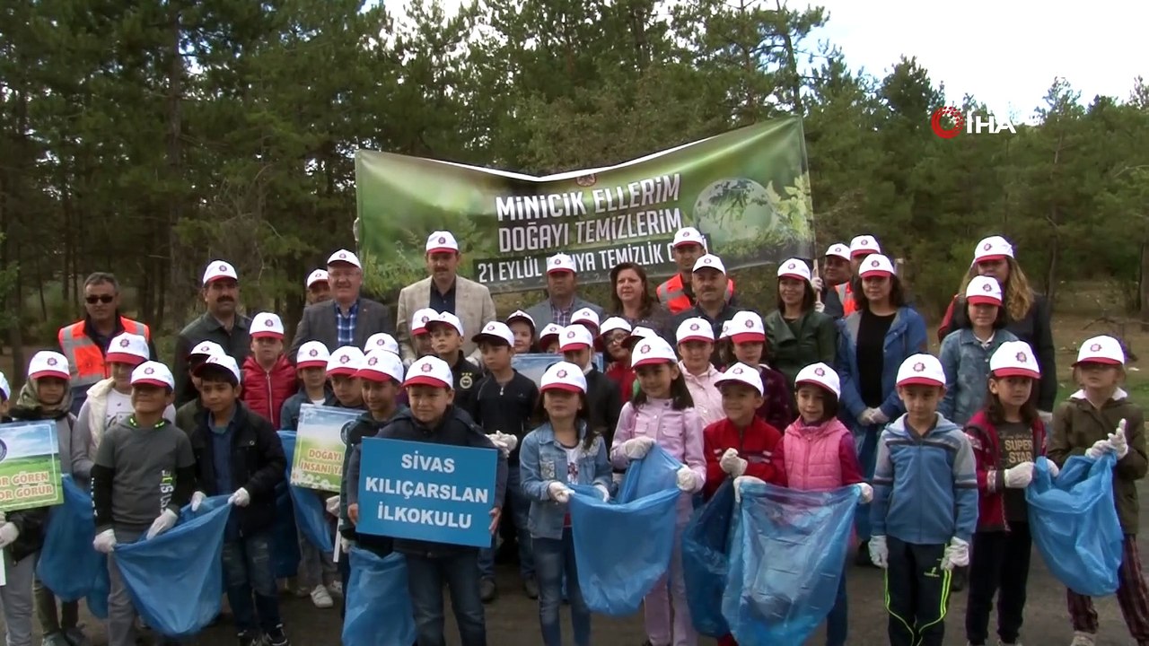 Vali Ayhan ve Belediye Başkanı Bilgin çocuklar ile birlikte çöp topladı