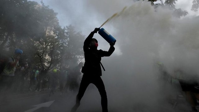 Гонконг: столкновения у границы