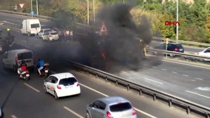 Haliç köprüsü girişinde otomobil yandı, trafik felç oldu