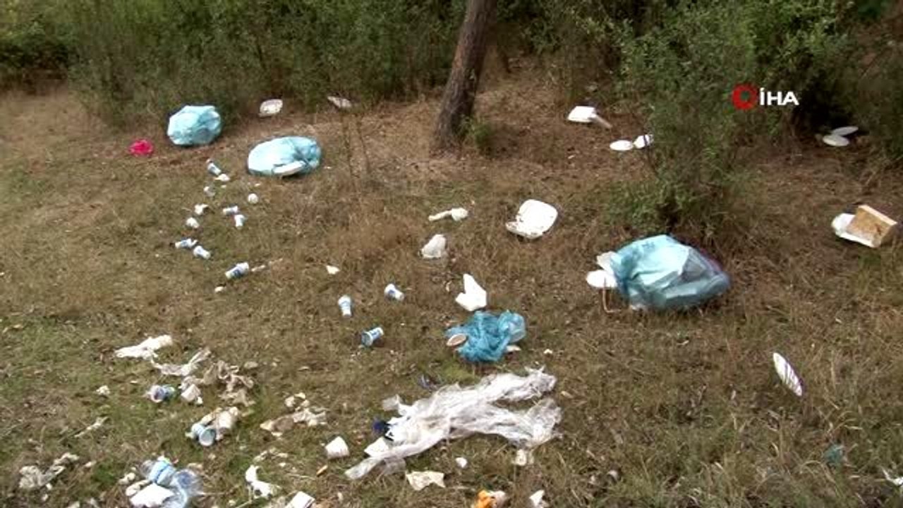 Vali Ayhan ve Belediye Başkanı Bilgin çocuklar ile birlikte çöp topladı