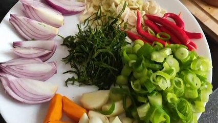 WHY THESE THAI SAUSAGES ARE THE MOST DELICIOUS  (Episode 4 @SpicyThaiNoodles)