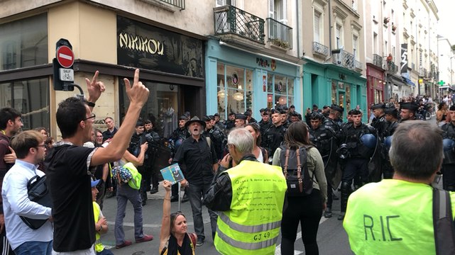 Angers. Manifestants et forces de l'ordre face à face rue du Mail