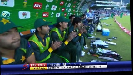 Video herunterladen: Umar Akmal and Ahmed Shehzad are officially back in the team after coach Misbah-Ul-Haq included them