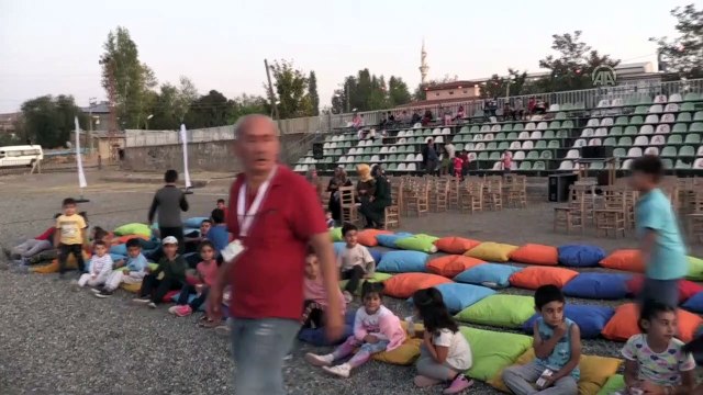 Tuzluca'da köy çocukları ilk kez açık havada sinema izledi - IĞDIR