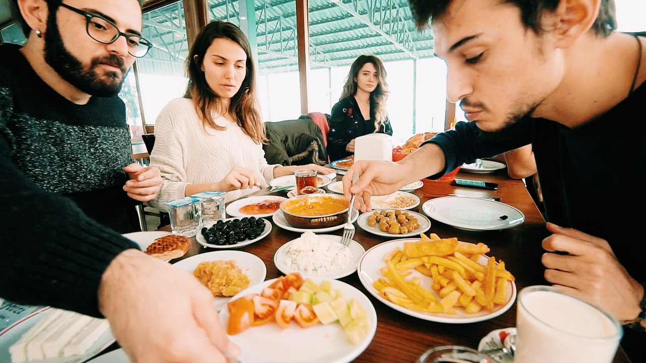 Kahvaltı Yapmak İçin VAN'a Gitmek! (22 TL' ye Efsane Lezzet)