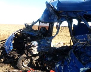 Ukrayna'da tır ile minibüs çarpıştı: 9 ölü