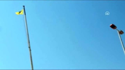 YPG/PKK bir bayrağını indirip diğerini astı - TEL