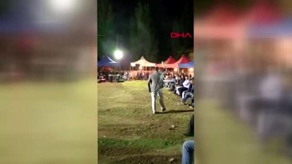 2 çocuk düğünde tabancayla havaya ateş açtı; o anlar kamerada