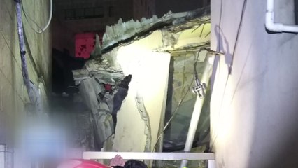 부산에서 2층짜리 주택 무너져...70대 숨진 채 발견 / YTN