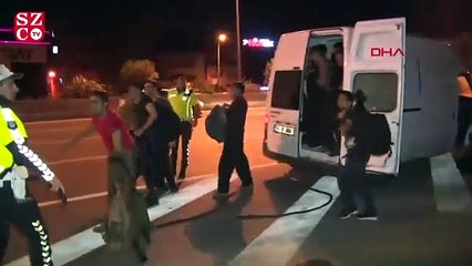 Kaçak göçmenler, silah çeken polislere aldırış etmeden kaçtılar