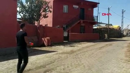 Erzurum topladıkları oyuncaklarla çocukların yüzünü güldürdüler