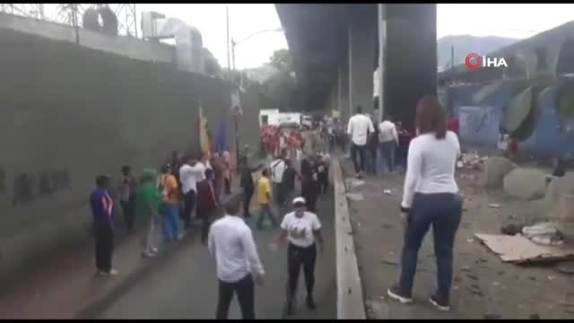 - Venezuela'da Maduro destekçileri ve muhalifler arasında arbede