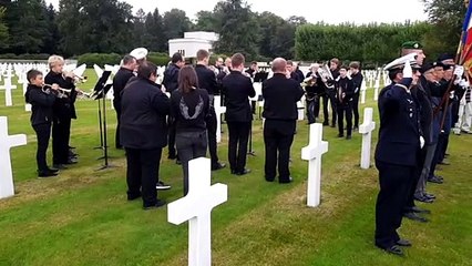 Les hymnes français et américain joués à Dinozé pour les soldats tombés à la Libération de Remiremont et Saint-Nabord