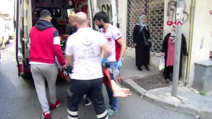 5 yaşındaki çocuk evde baygın halde bulduğu annesi için komşulardan yardım istedi