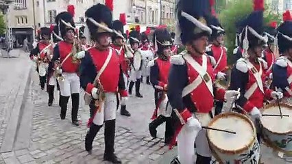 Le défilé des Grognards, la musique des anciens du 18e régiment de transmission d'Epinal à l'occasion de la Saint-Gabriel qui rend hommage à ce régiment dissous en 1997 avant d'être recréé en Normandie puis en Moselle