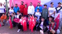 Milli sporcular Haliç'te kulaç attı