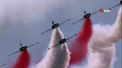 TEKNOFEST’in son gününde Solo Türk ve Türk Yıldızlarından gösteri yaptı
