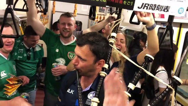 Rugby à XV - Coupe du monde : fête commune entre Écossais et Irlandais
