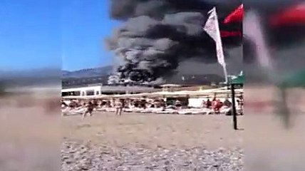 Sahildeki restoranın deposu yandı, çevredekiler endişeyle izledi