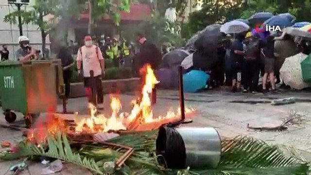 Hong Kong'da Çin karşıtı protesto! AVM'yi yağmaladılar