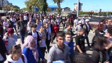 Kardelen bebek yürüyüşün ilgi odağı oldu