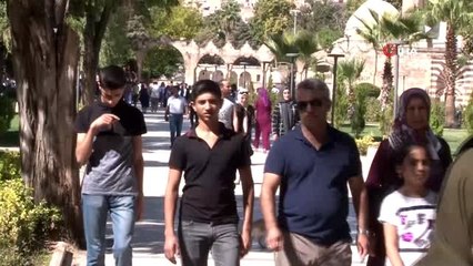 Havalar serinleyince vatandaşlar Balıklıgöl'e akın etti