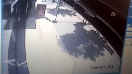 Adana'da iş yerinin camını kıran kişi gözaltına alındı