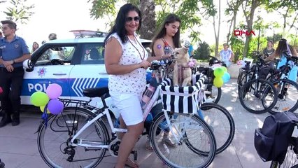 'Süslü kadınlar', bisikletleriyle çevreye dikkati çekti