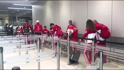 Milli para masa tenisçiler yurda döndü