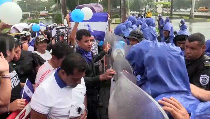 Policía impide marcha opositora en Nicaragua