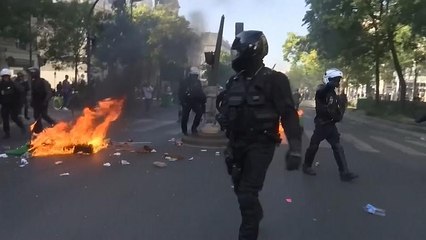 Paris'te çatışmaların gölgesinde iklim yürüyüşü