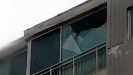 아파트 유리창 깨지고 정전으로 불편...부산도 피해 속출 / YTN