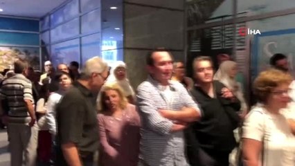 - ABD'li Türkler, Cumhurbaşkanı Erdoğan'ı görmek için otelin önünde uzun kuyruklar oluşturdu