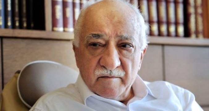 FETÖ'cü Fuat Avni HDP önündeki acılı ailelere dil uzattı