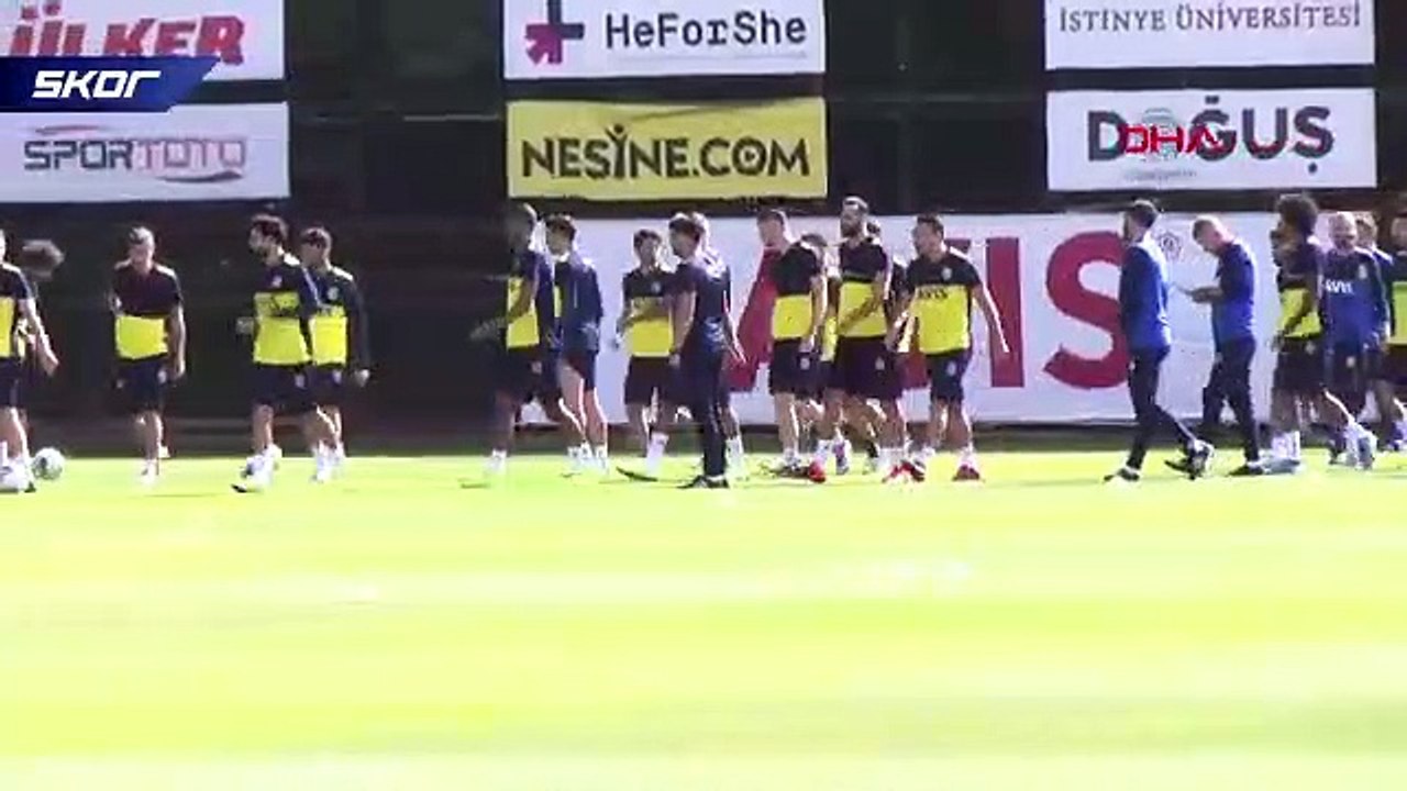 Fenerbahçe'de derbi öncesi neşeli antrenman