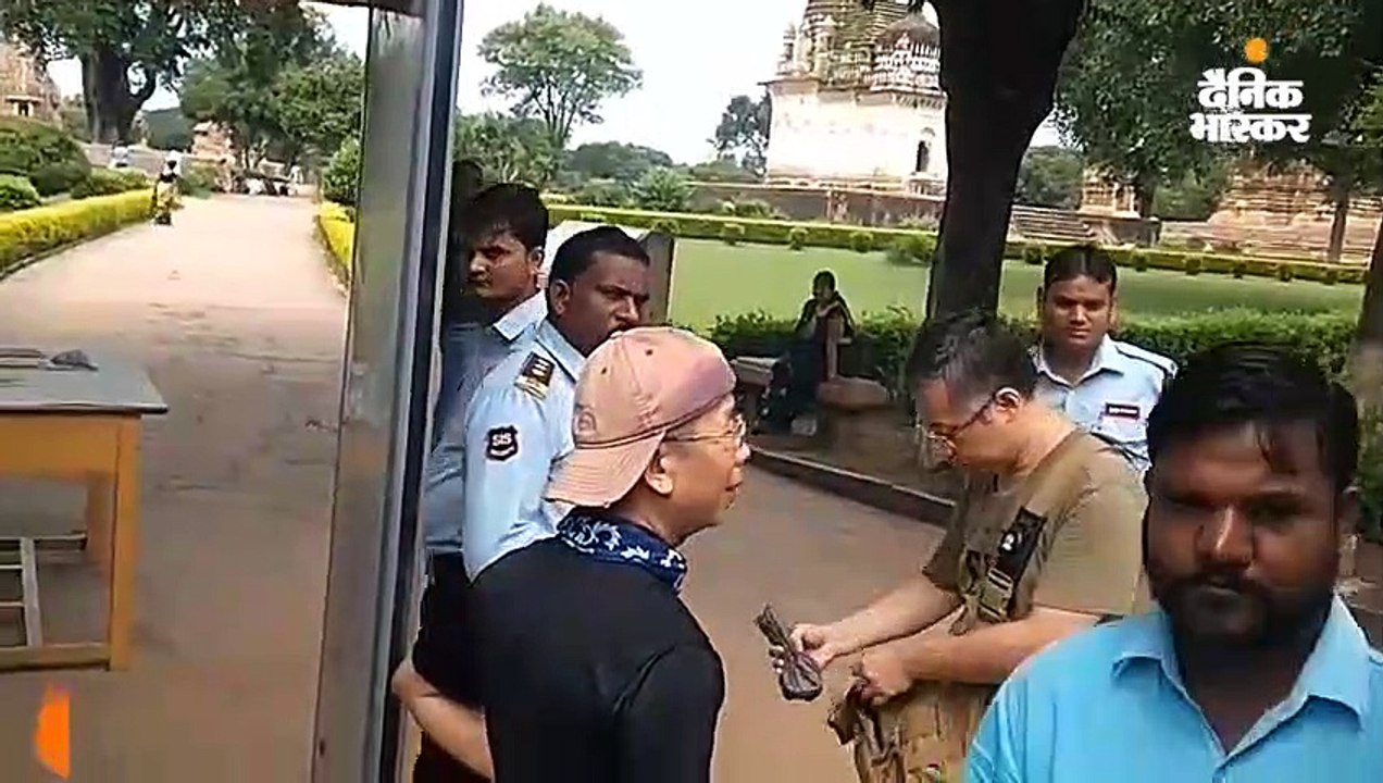 खजुराहो में चीनी पर्यटकों के बैग में बरामद हुई...