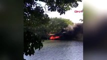 Thames nehri'nde tekne yandı, yolcular nehre atlayarak kurtuldu