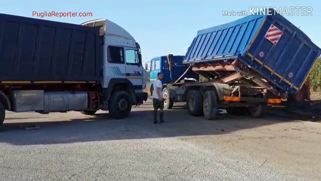 Camion si inclina tra Canosa di Puglia e Minervino, ecco come fanno per raddrizzarlo