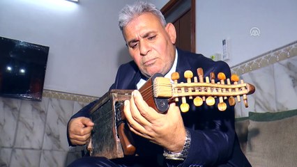 Iraklı öğretmen kalaşnikof tüfeğini müzik aletine dönüştürdü - BAĞDAT