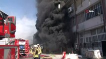 Başakşehir İkitelli Organize Sanayi Bölgesi Çevre Sanayi Sitesi çevresinde plastik hammaddelerinin bulunduğu bir fabrikada yangın çıktı. Olay yerine çok sayıda itfaiye ekibi sevk edildi.