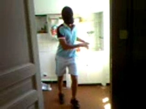 mec de cite peté en mode coupé decalé