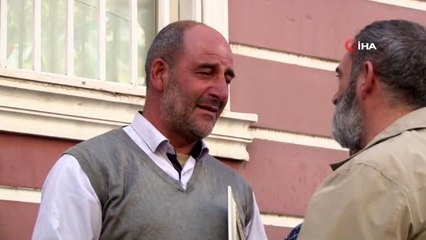 Sanatçı Dursun Ali Erzincanlı'dan HDP önünde eylem yapan ailelere destek ziyareti