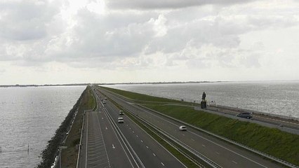 Netherlands' sea defence gets €547m makeover to weather climate change