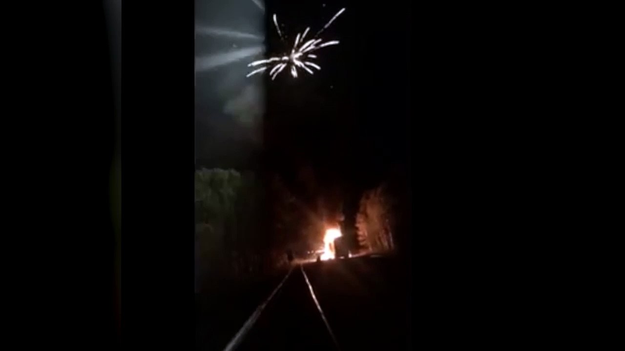 Peligrosa explosión de un camión cargado de fuegos artificiales
