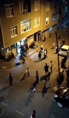 Suriyeli iki grup arasında kavga; kaçan kişiyi linçten suriyeli dükkan sahibi kurtardı