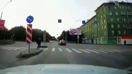 Puro milagro en el paso de peatones para esta mujer