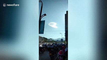Heart-shaped cloud spotted above Chinese city