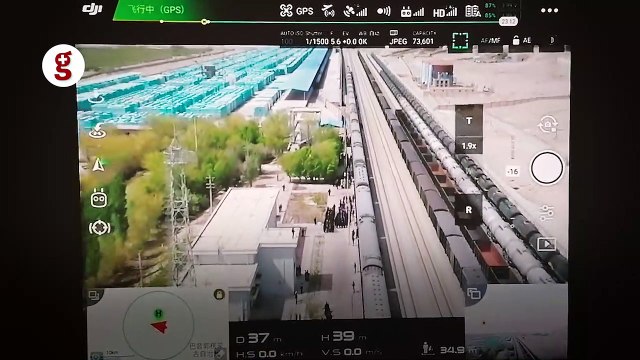 Uygurların gözleri bağlı, ayakları zincirli görüntülerine tepki
