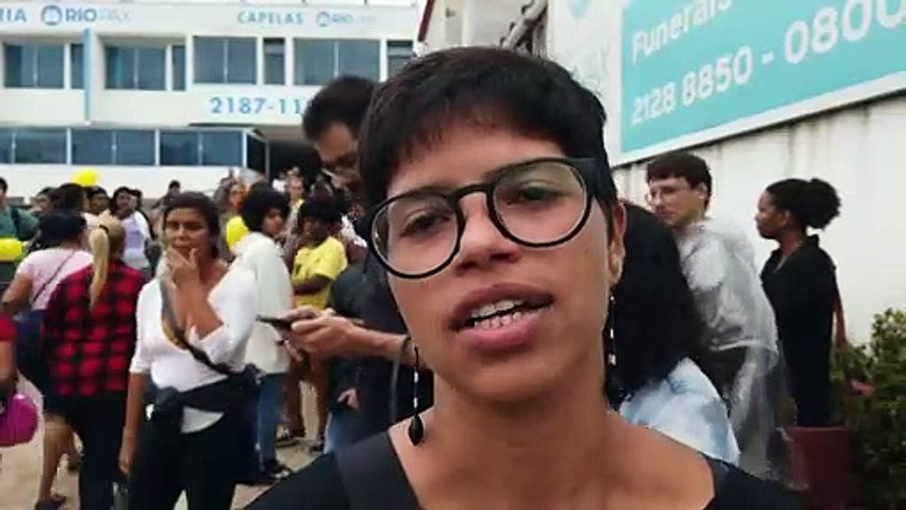 Mais um adeus