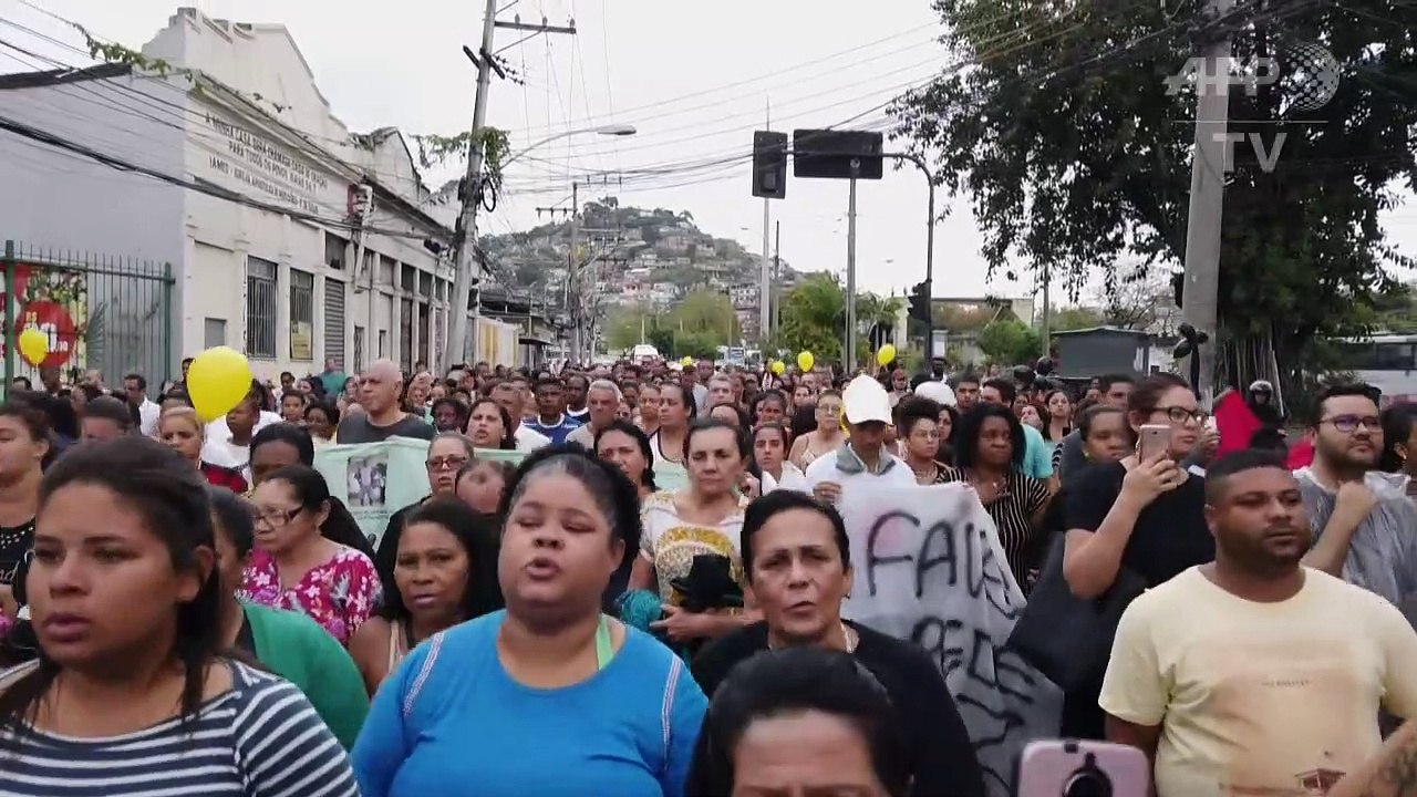 Mais um adeus
